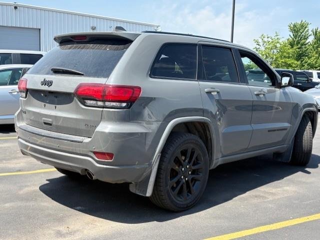 Used 2019 Sting-Gray Clearcoat Jeep Altitude image 5
