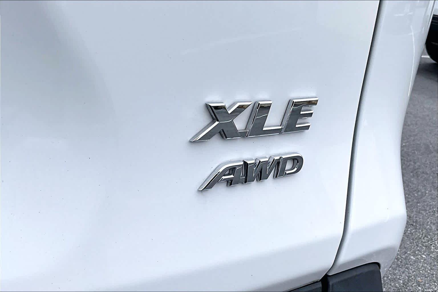 Used 2024 Ice Cap Toyota XLE image 10