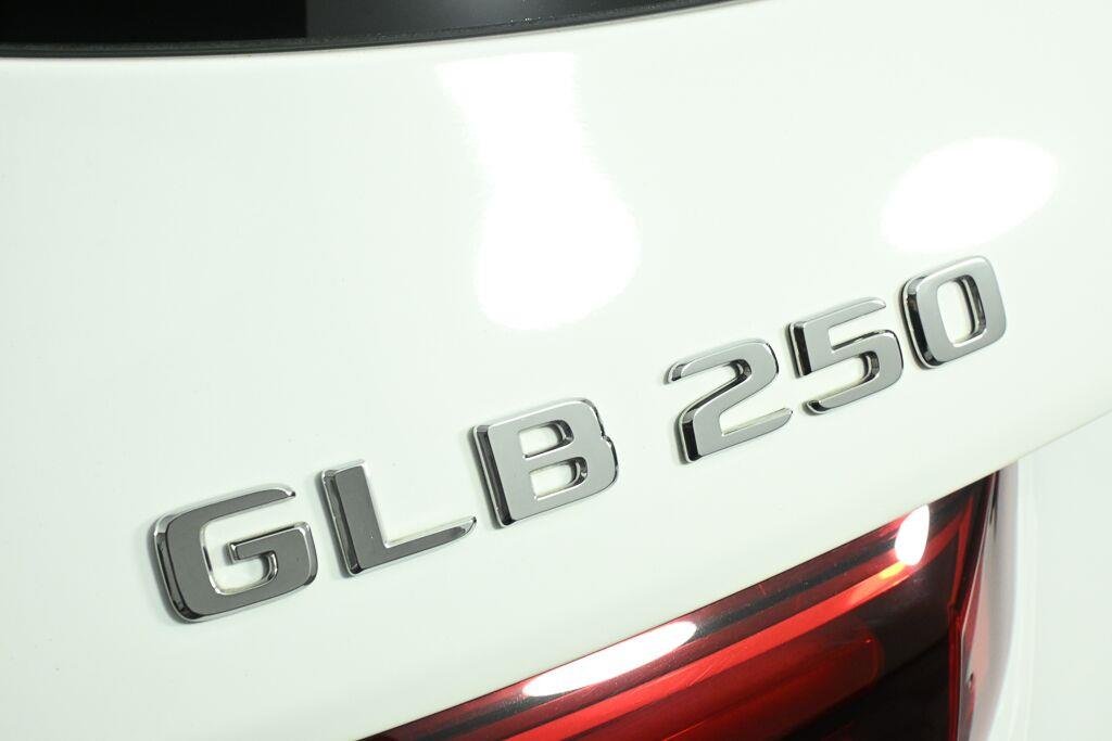 Used 2024 Polar White Mercedes-Benz GLB 250 image 27