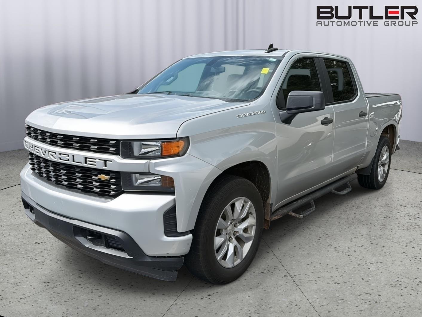 Used 2019 Silver Ice Metallic Chevrolet Custom image 10