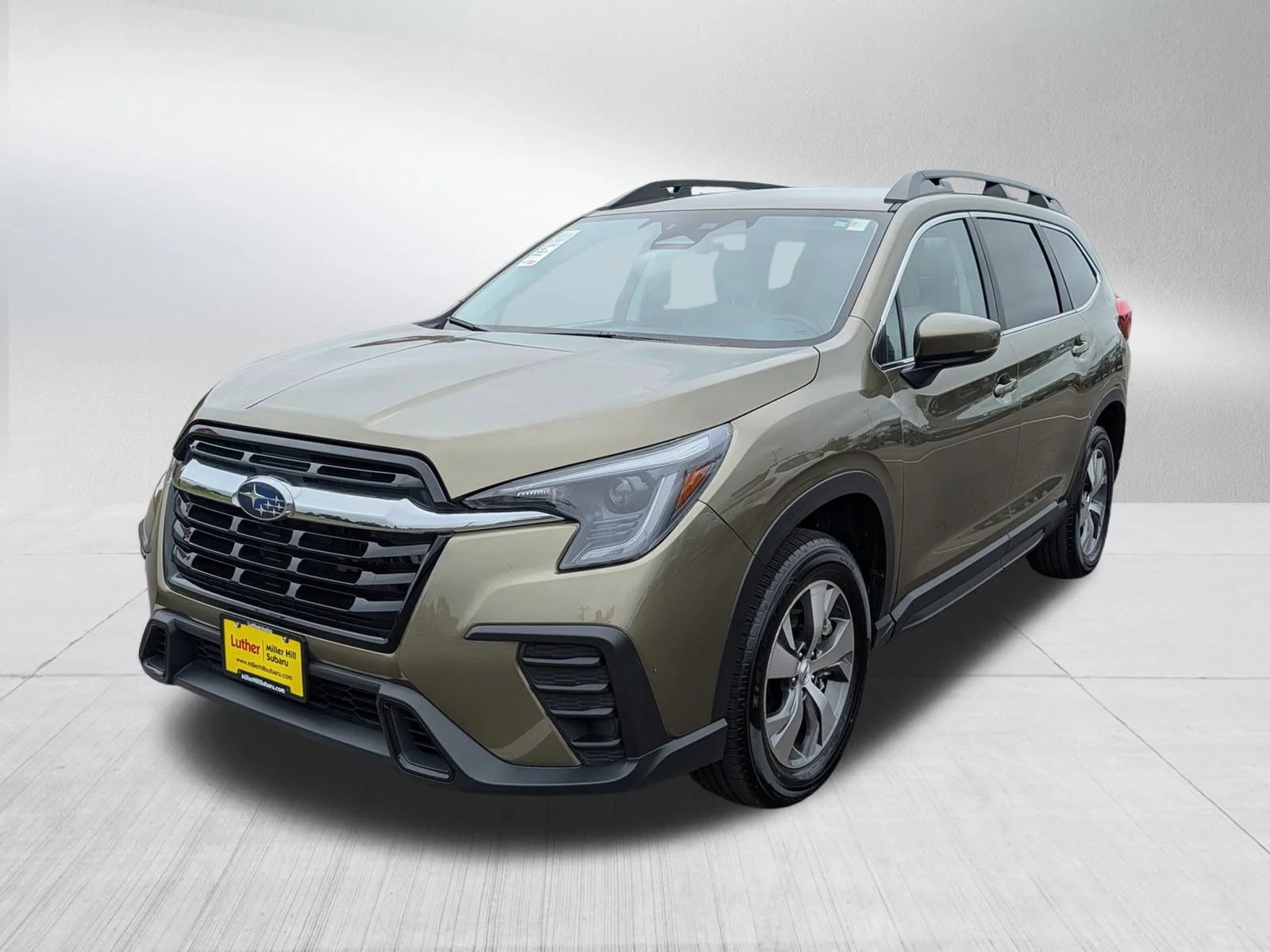 Used 2025 Autumn Green Metallic Subaru Premium image 3