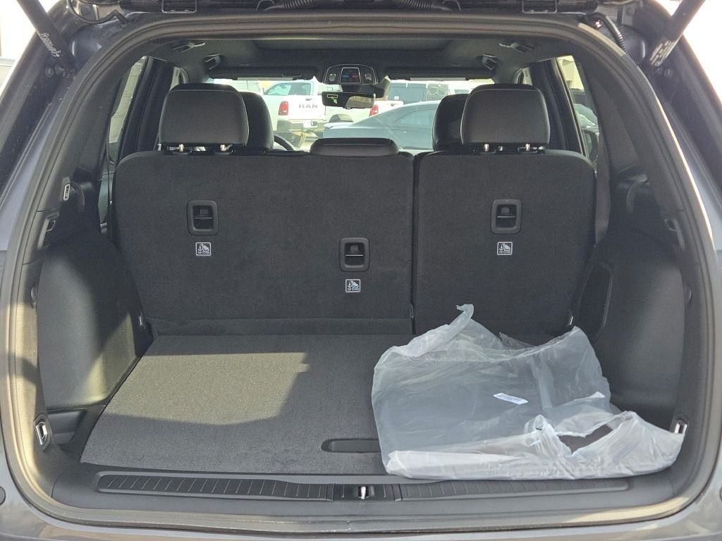 New 2026 Baltic Gray Metallic Clear-Coat Exterior Paint Jeep Limited image 19