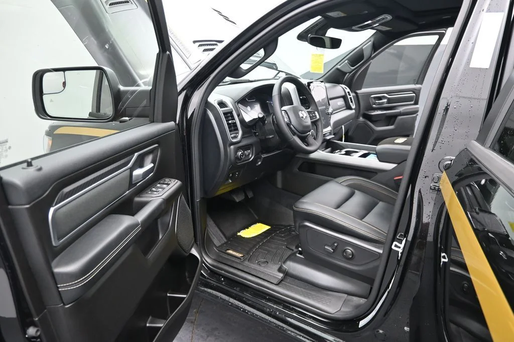 New 2026 Diamond Black Crystal Pearl-Coat Exterior Paint RAM Big Horn image 16