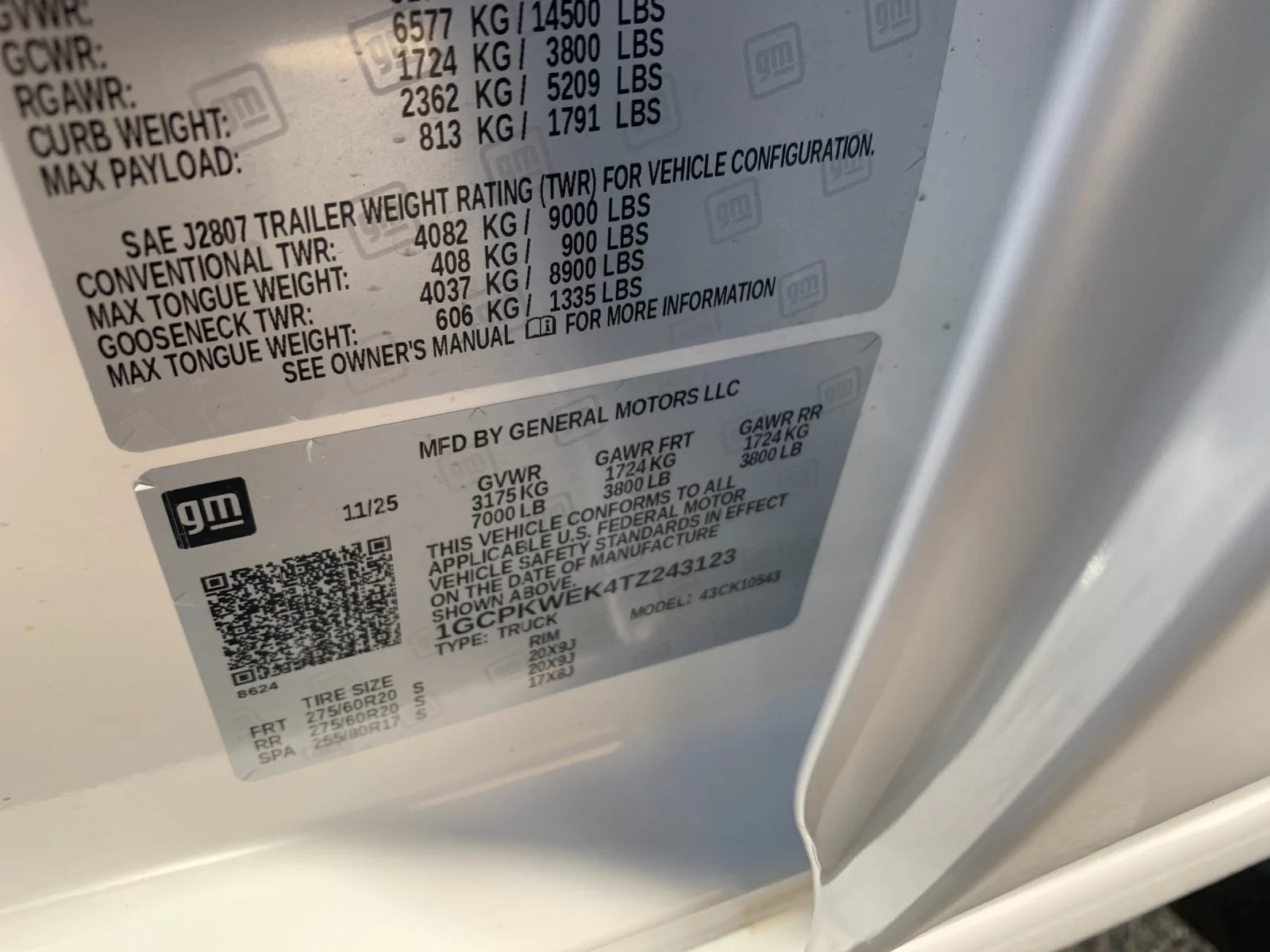 Used 2026 Summit White Chevrolet RST image 32