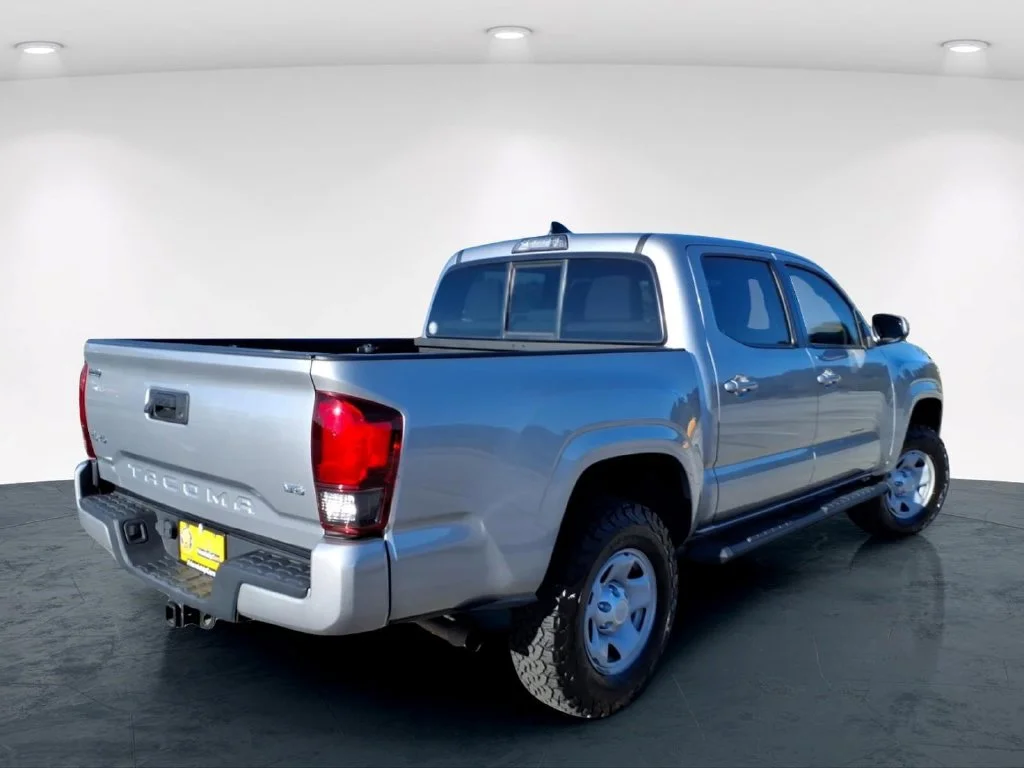 Used 2019 Silver Toyota SR image 8