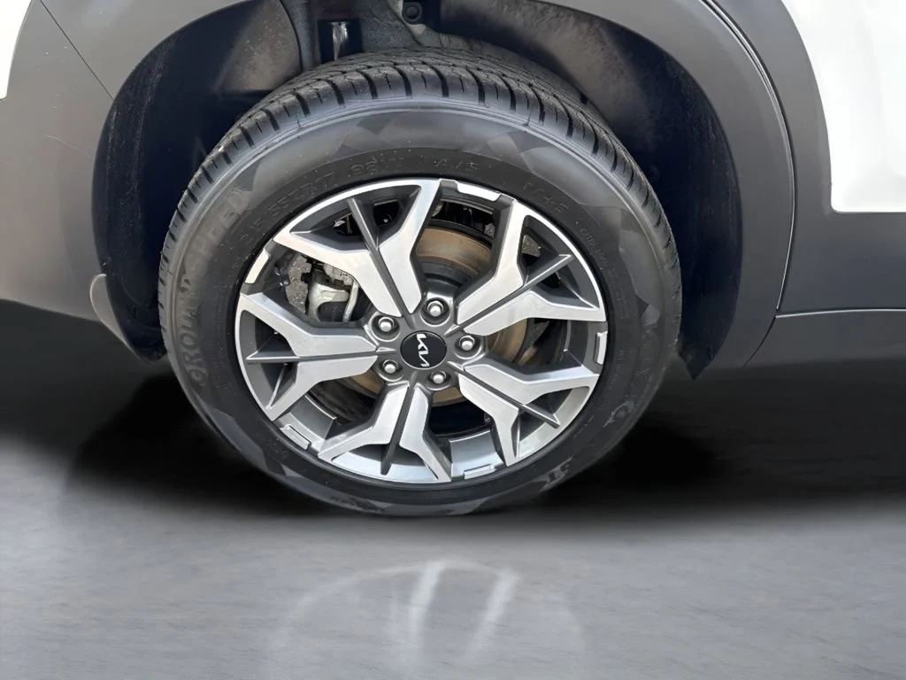 Used 2023  Kia EX image 35