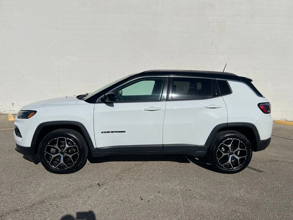 Used 2025 White Jeep Limited image 3