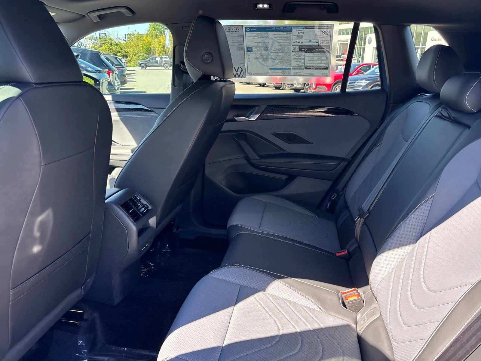 New 2026 Monterey Blue w/Deep Black Roof Volkswagen SE R-Line Black image 31