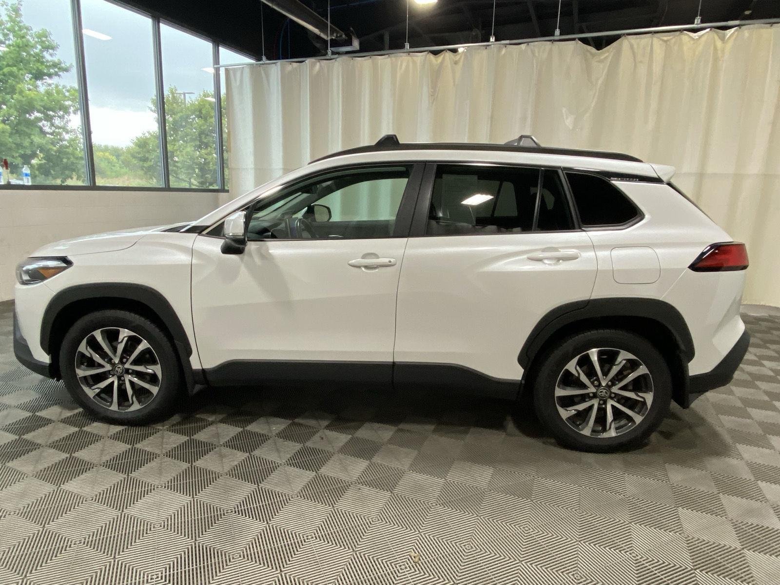 Certified Used 2024 Wind Chill Pearl Toyota XLE image 4