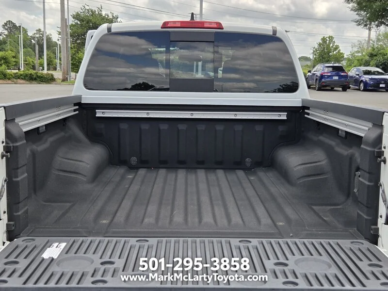 Used 2023 Glacier White NISSAN CREW CAB 4X4 PRO-4X AUTO image 13