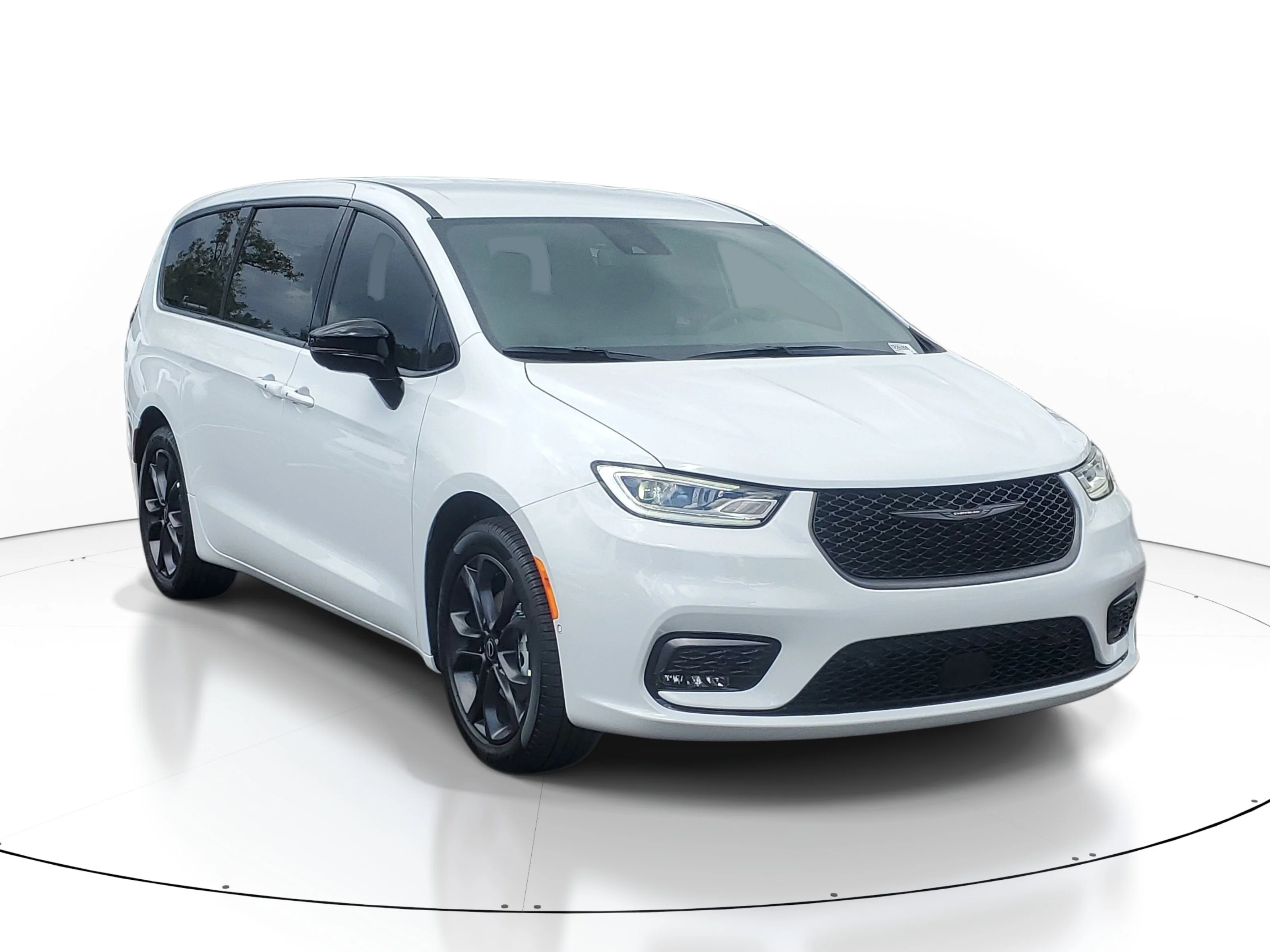 2026 Chrysler Pacifica Select's photo