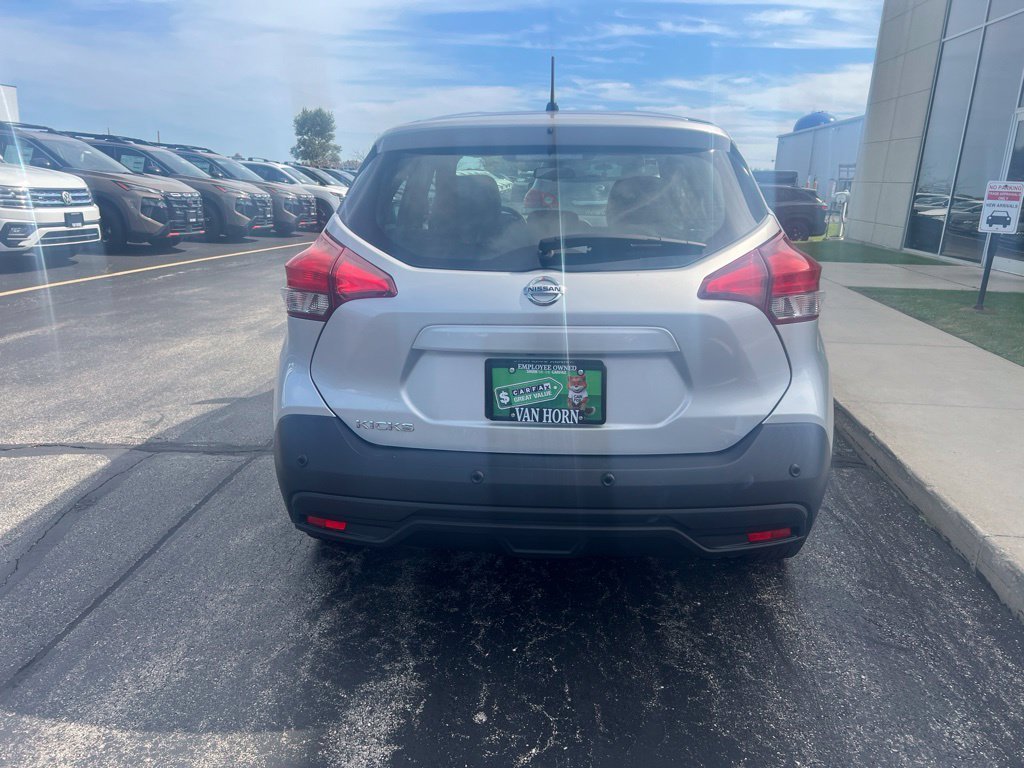 Used 2020 Brilliant Silver Metallic Nissan S image 8
