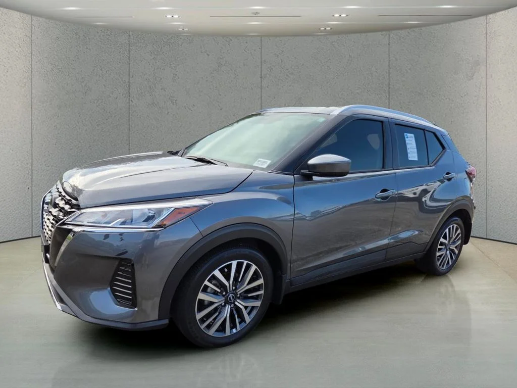 Used 2024 Gray Nissan SV image 8