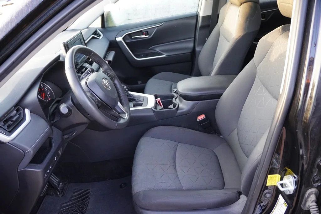 Used 2021 Midnight Black Metallic Toyota XLE image 4