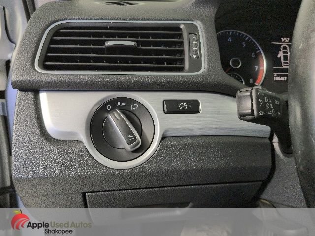 Used 2013 Silver Volkswagen 2.5 SE image 24
