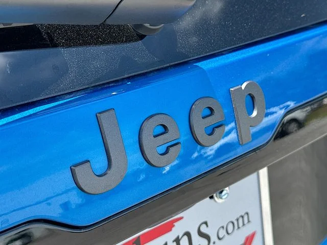 New 2026 Hydro Blue Pearl-Coat Exterior Paint Jeep Overland image 20