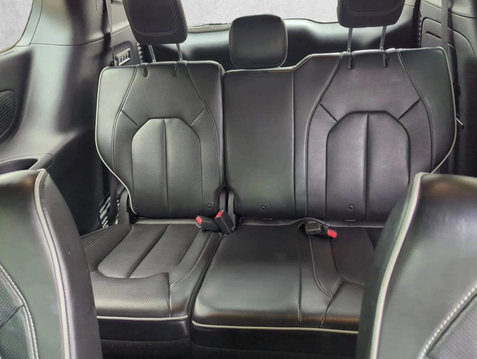 Used 2019 Dark Cordovan Pearlcoat Chrysler Limited image 8