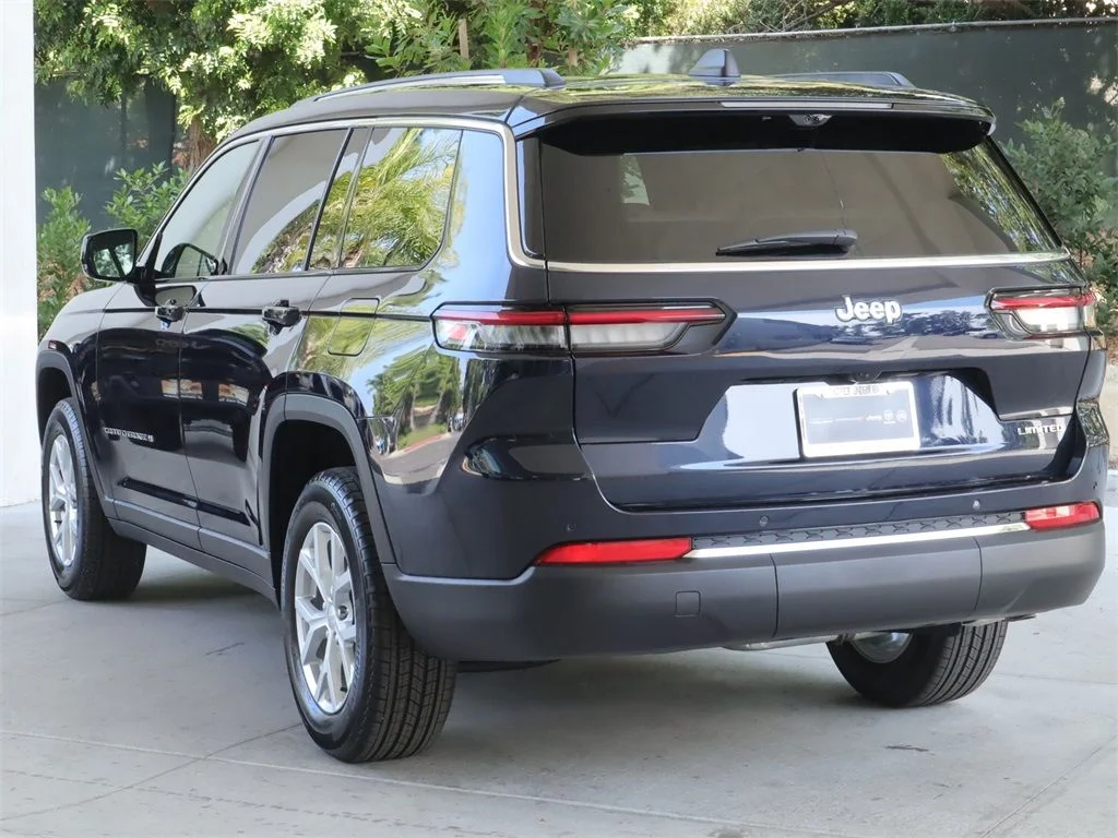 New 2023 Midnight Sky Exterior Paint Jeep Limited image 5