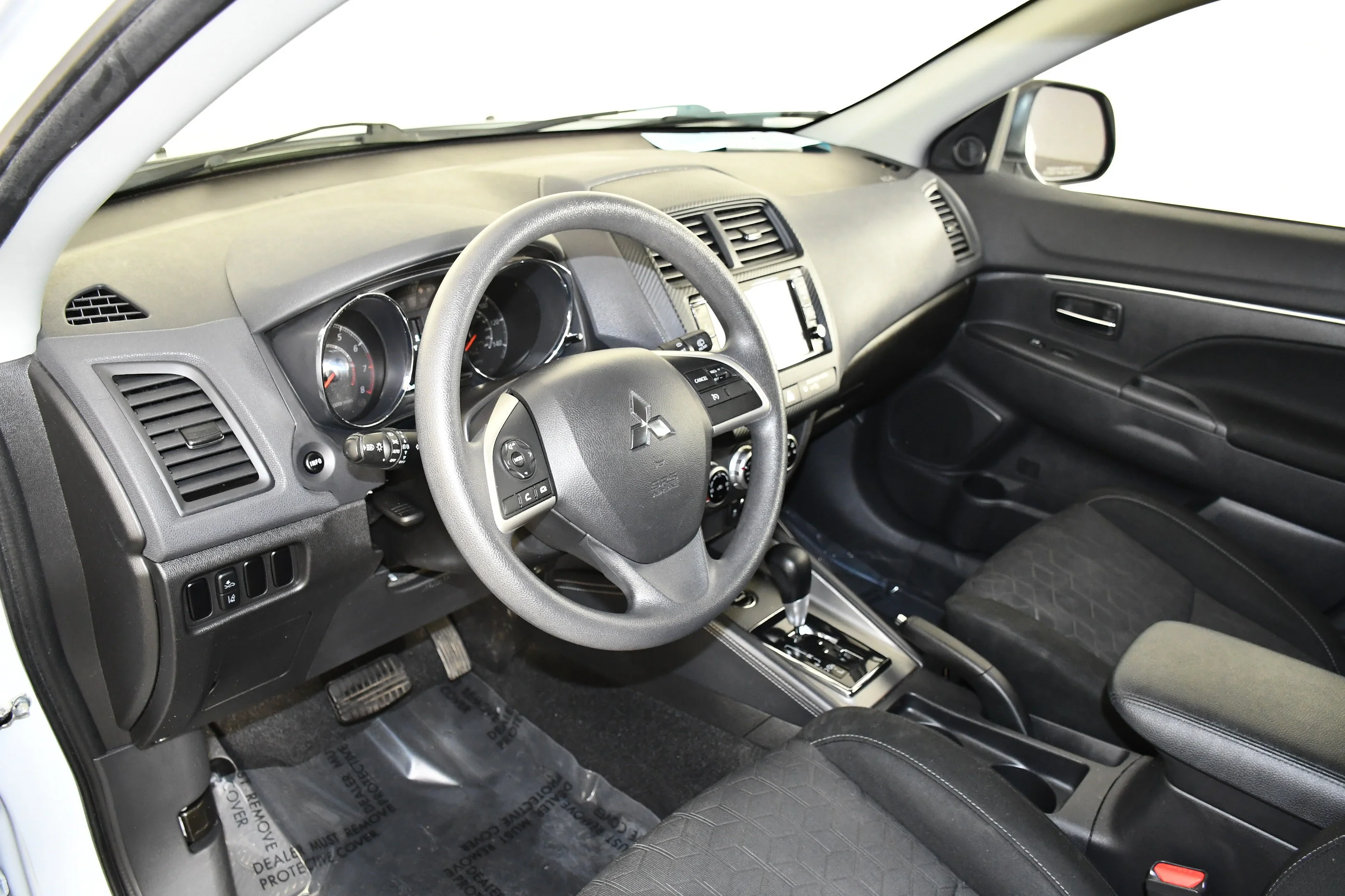 Used 2022 White Diamond Mitsubishi ES image 36