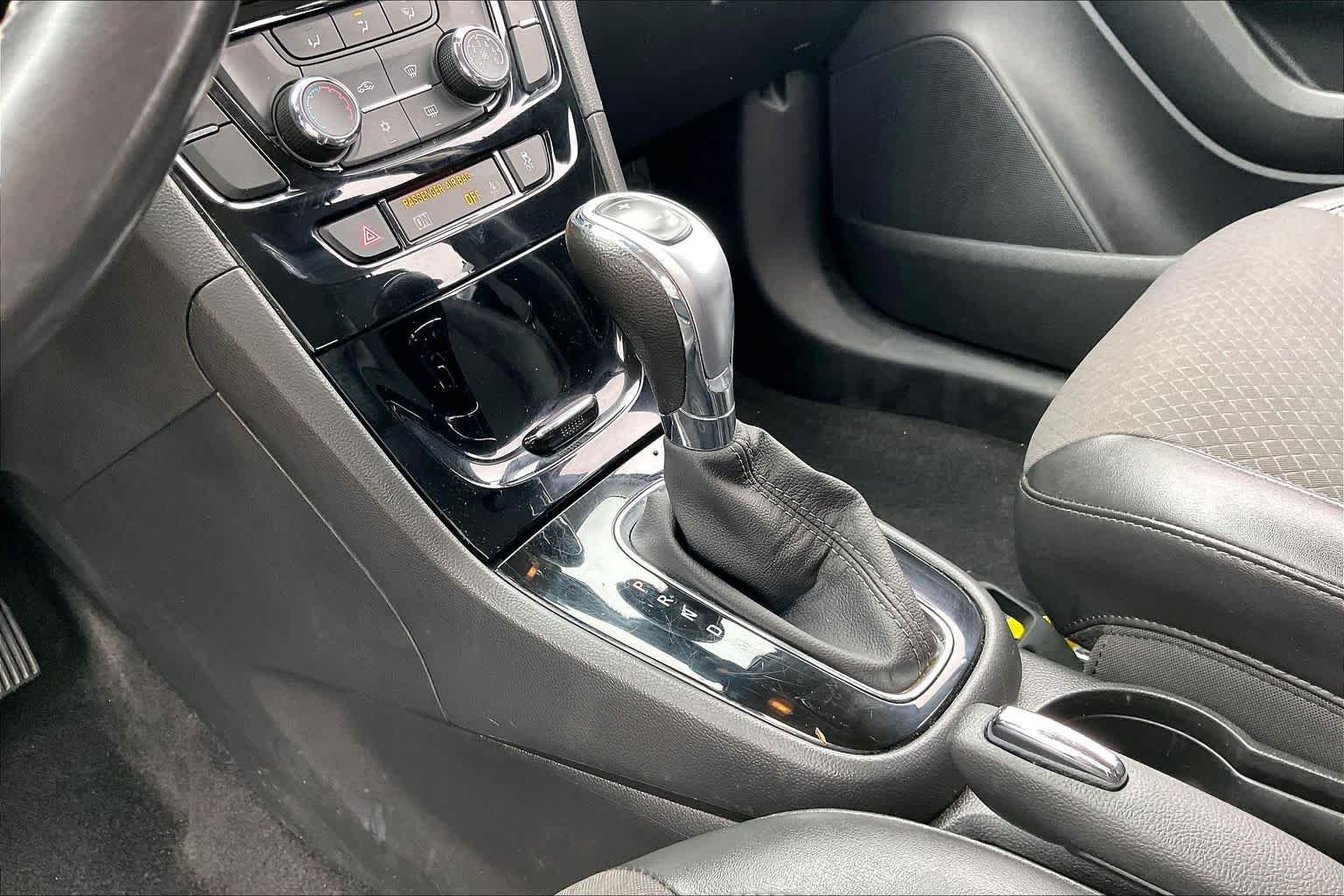Used 2022 Ebony Twilight Metallic Buick Preferred image 15