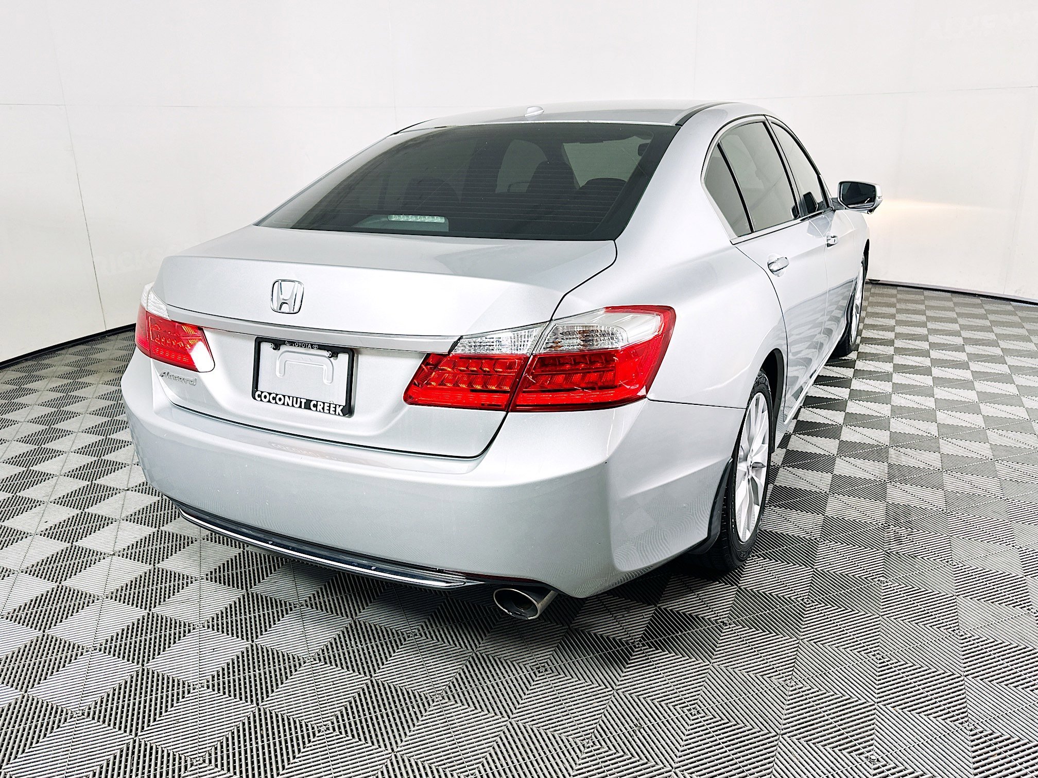 Used 2014 Silver Honda EX-L image 3
