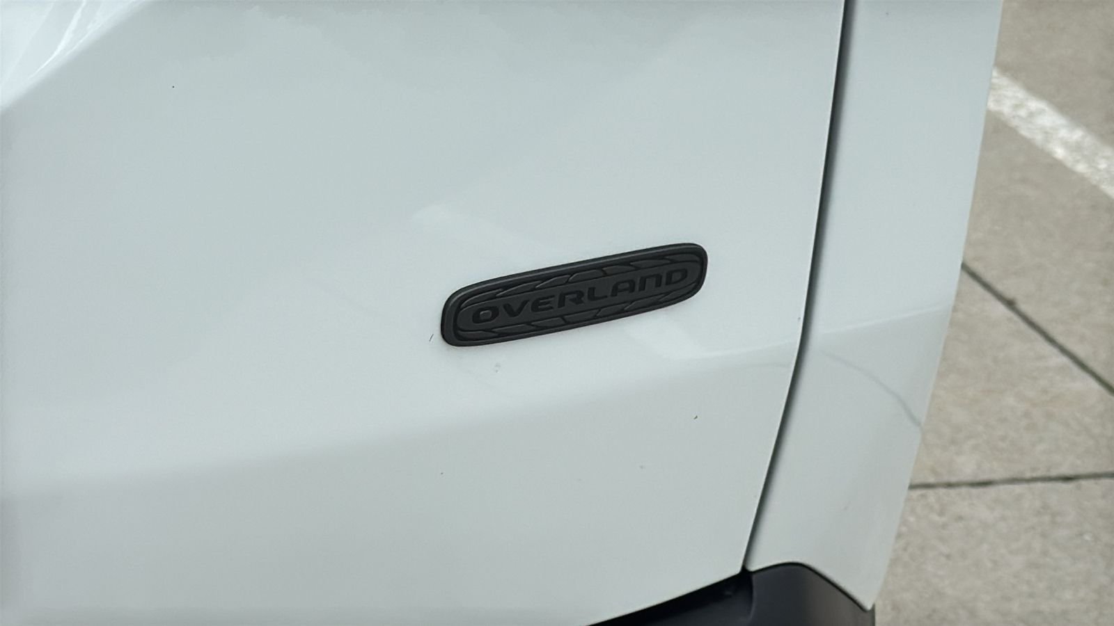 New 2026 Bright White Clear-Coat Exterior Paint Jeep Overland image 12