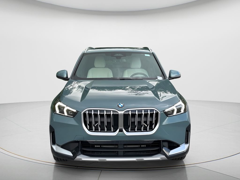New 2026 Cape York Green Metallic BMW xDrive28i image 2