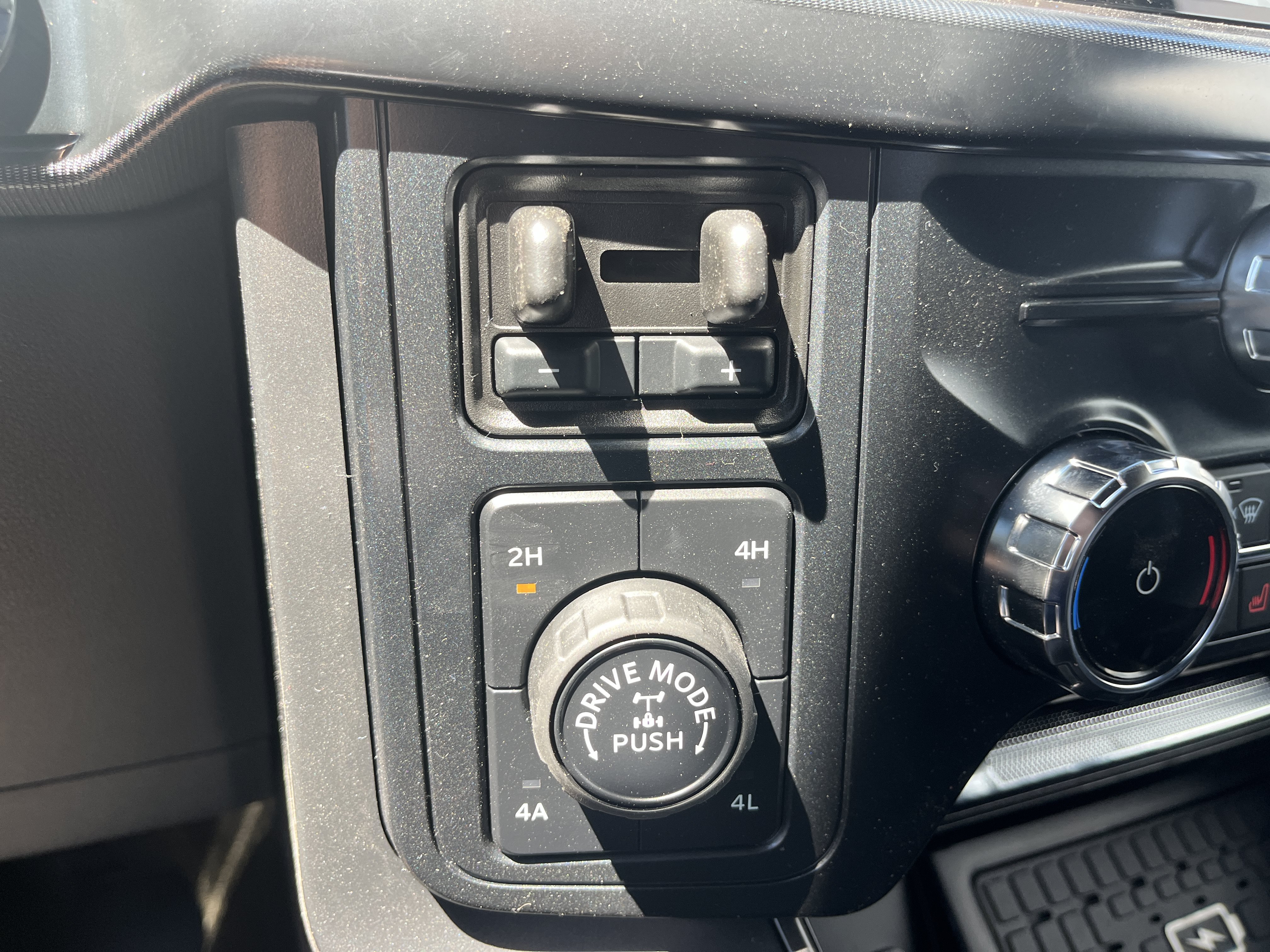 New 2026 Star White Metallic Tri-Coat Ford Lariat® image 25