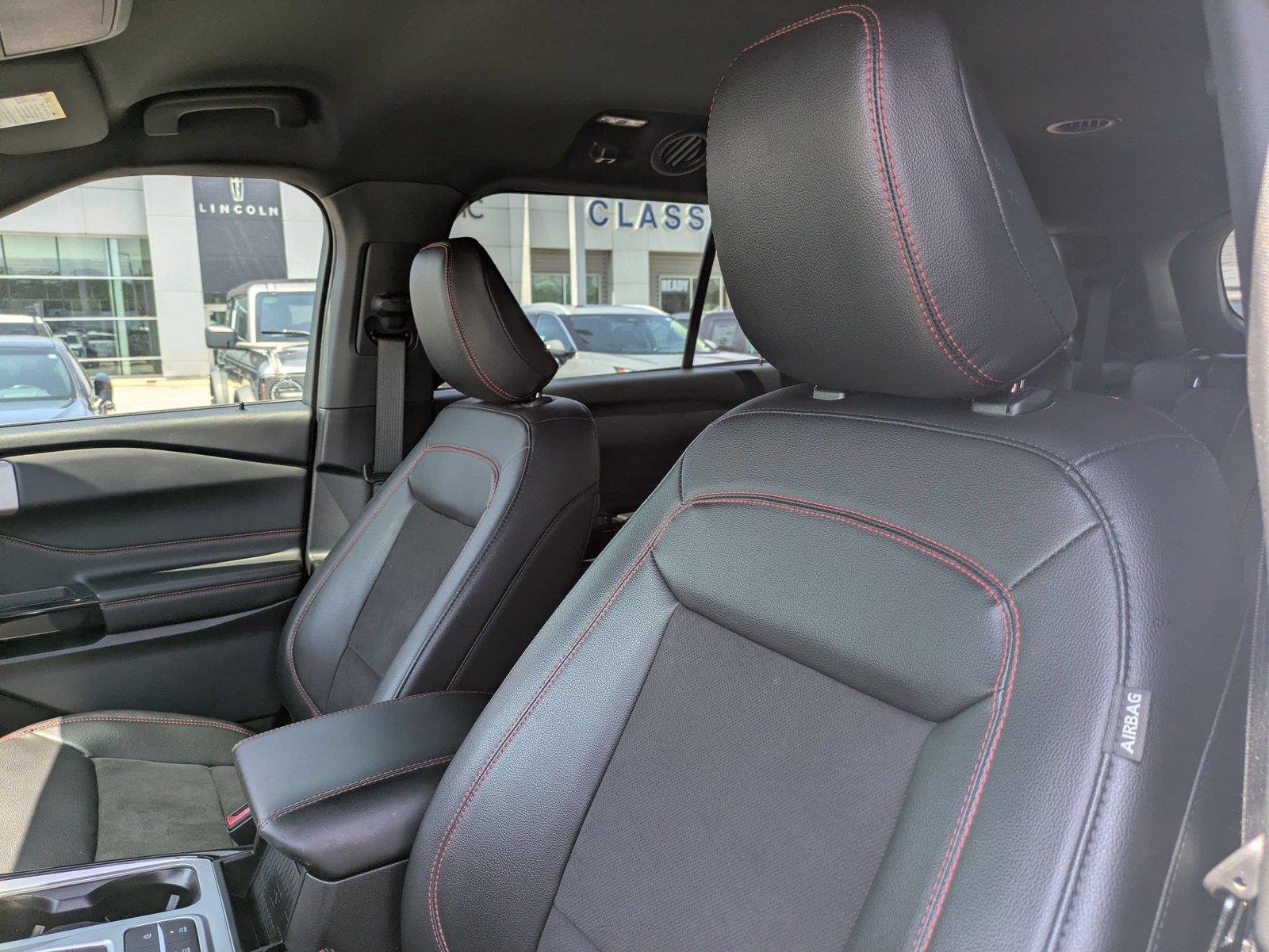Used 2023 Star White Metallic Tri-Coat Ford ST-Line image 12