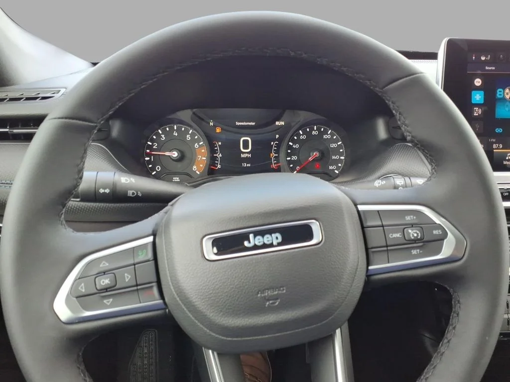 New 2026 Diamond Black Crystal Pearlcoat Jeep Latitude image 18