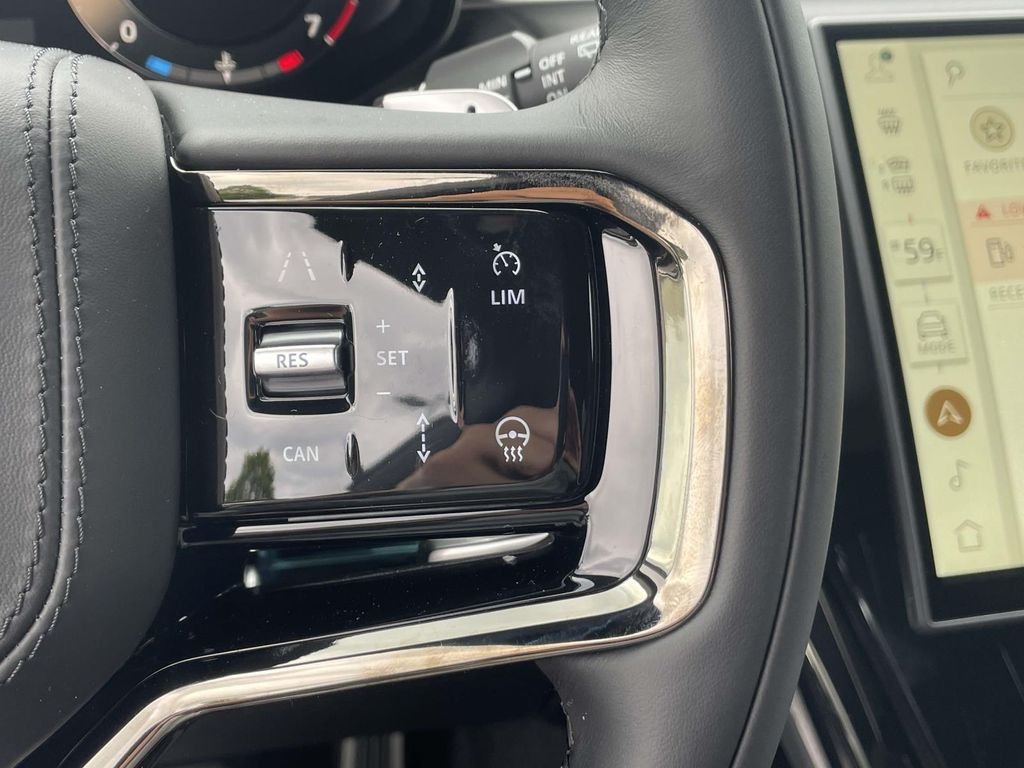 New 2026 Fuji White Land Rover Dynamic SE image 38