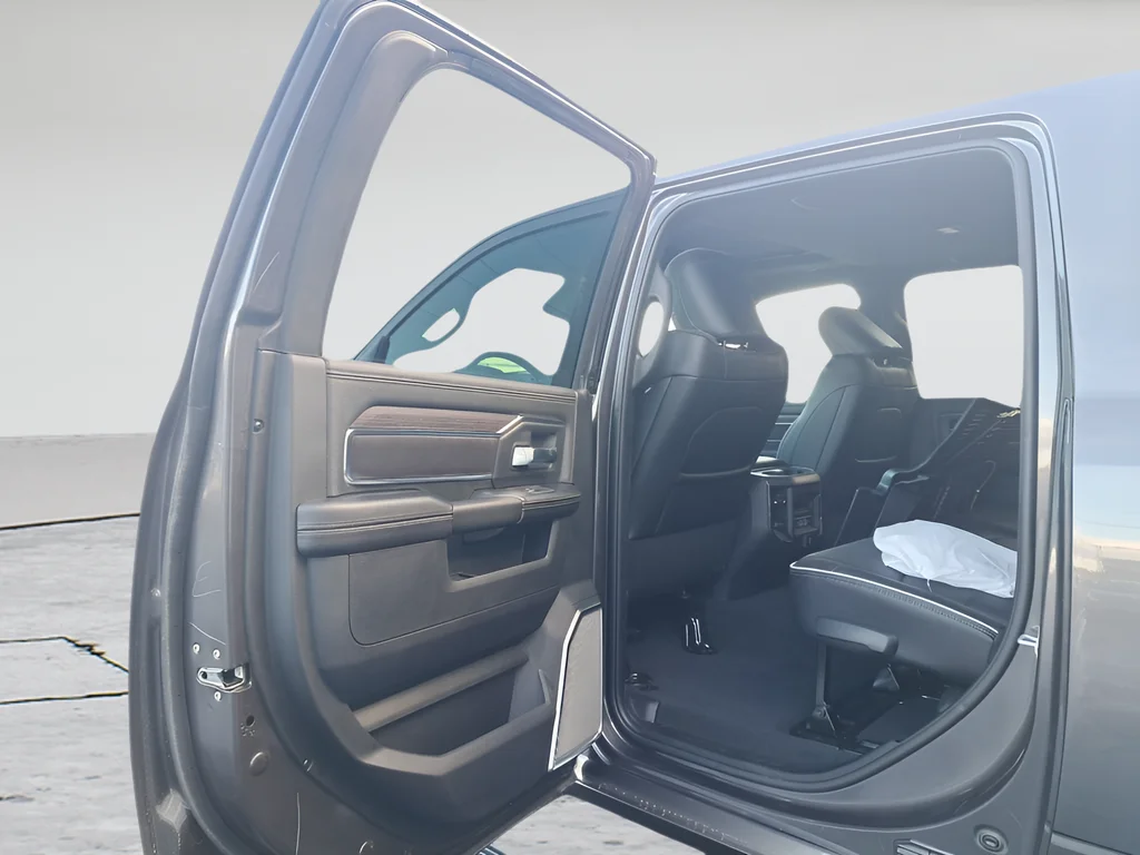 New 2026 Granite Crystal Metallic Clear-Coat Exterior Paint RAM Laramie image 11