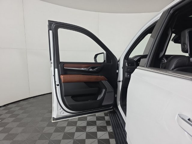 Used 2024 White Frost Tricoat GMC Denali Ultimate image 23
