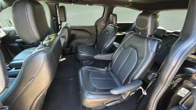 Used 2025 Black Chrysler Select image 20