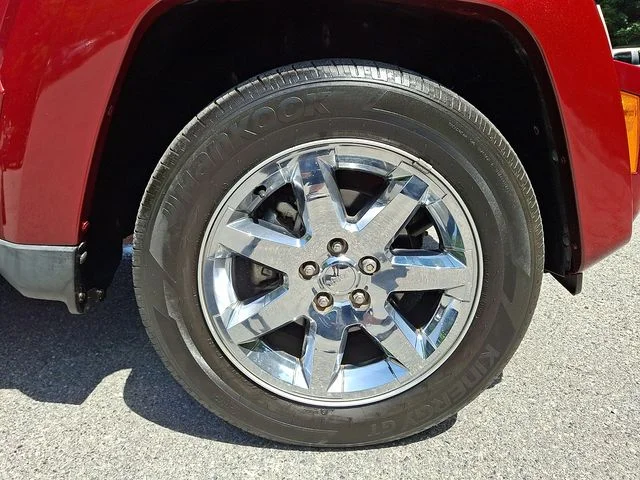 Used 2011 Red Jeep Limited image 10