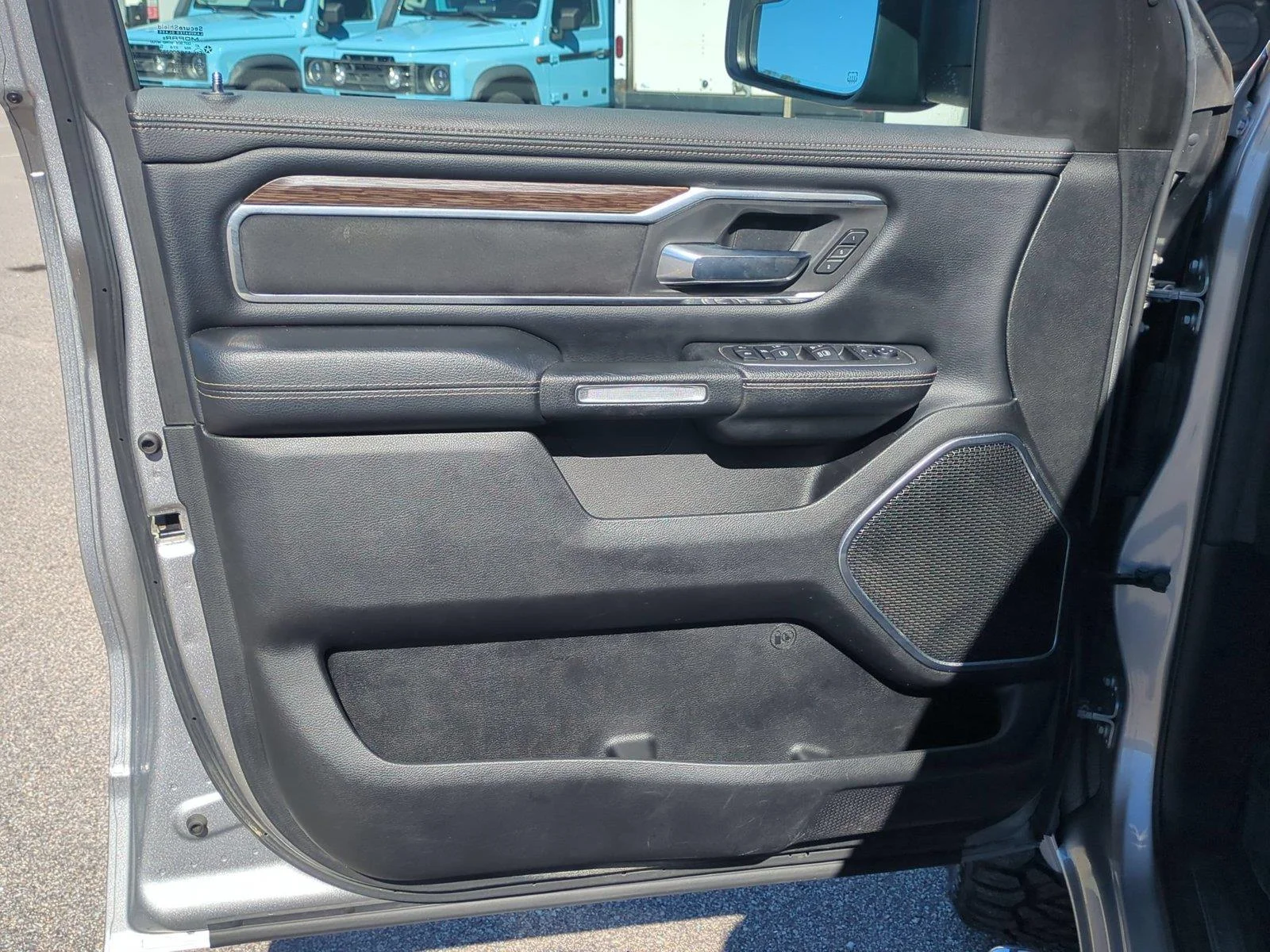 Used 2019 Billet Silver Metallic Clearcoat Ram Laramie image 14