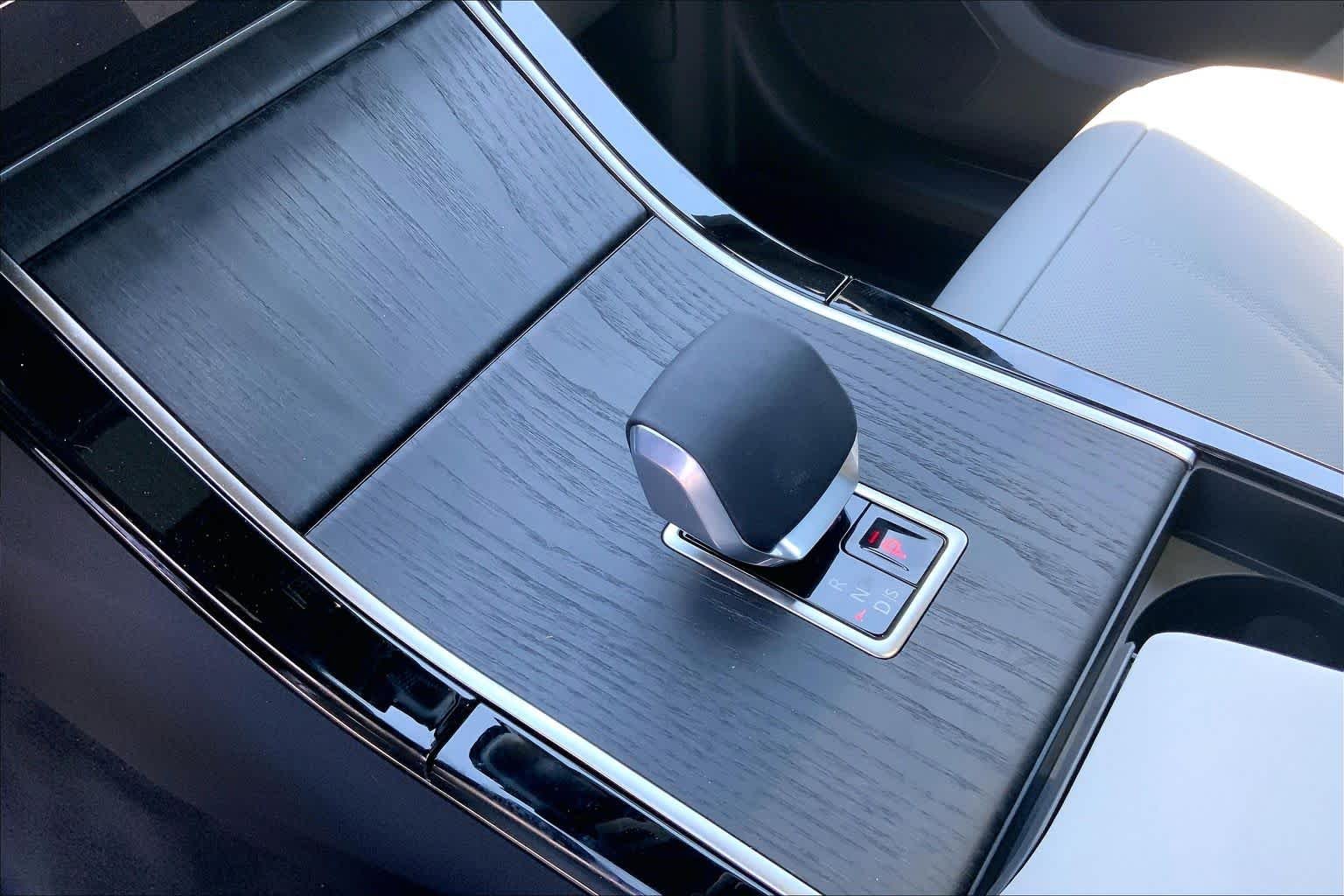 New 2026 Varesine Blue Land Rover Dynamic SE image 7