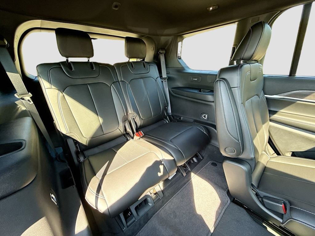 New 2025 Baltic Gray Metallic Clear-Coat Exterior Paint Jeep Limited image 31