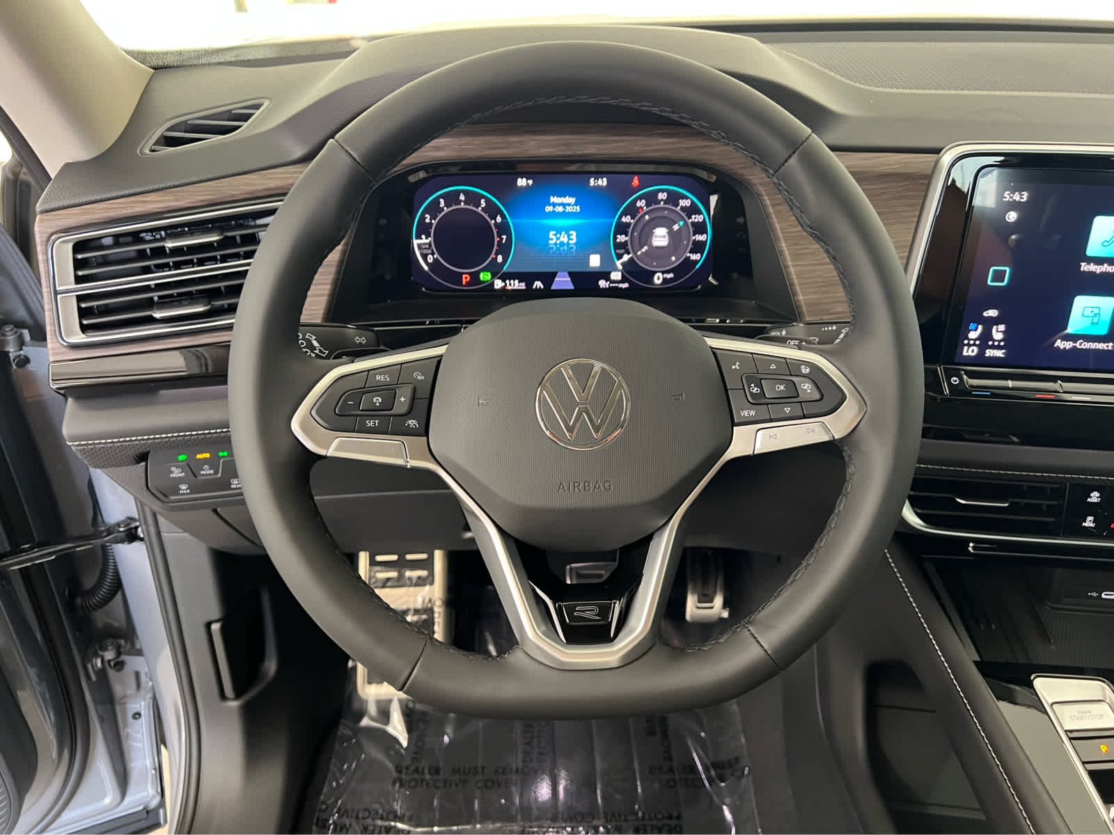 2026 Volkswagen Atlas SEL Premium R-Line - Photo 15