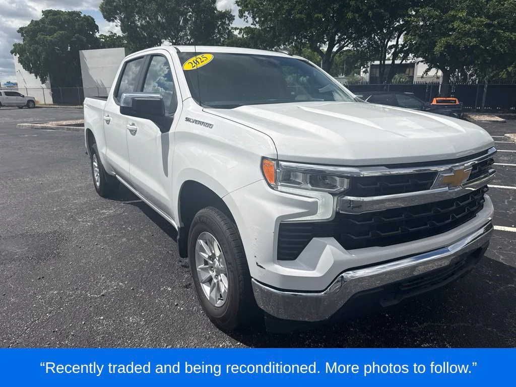 Used 2025 Summit White Chevrolet LT image 1