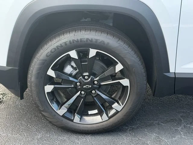 New 2026 Polar White Tricoat Chevrolet RS image 9