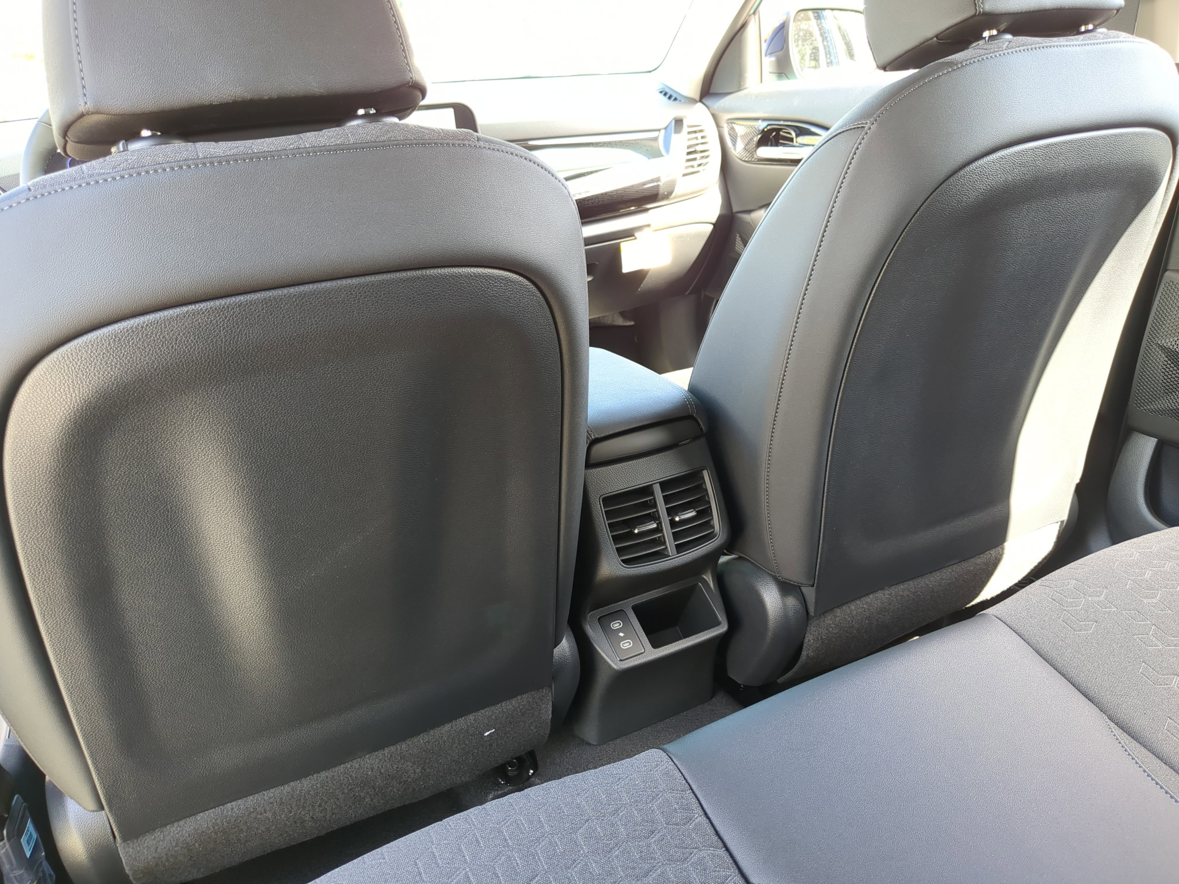 New 2026 Pluton Blue/Black Roof Kia S image 19