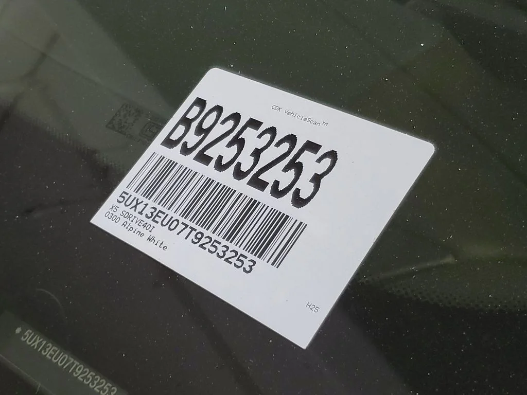 Used 2026 White BMW sDrive40i image 27