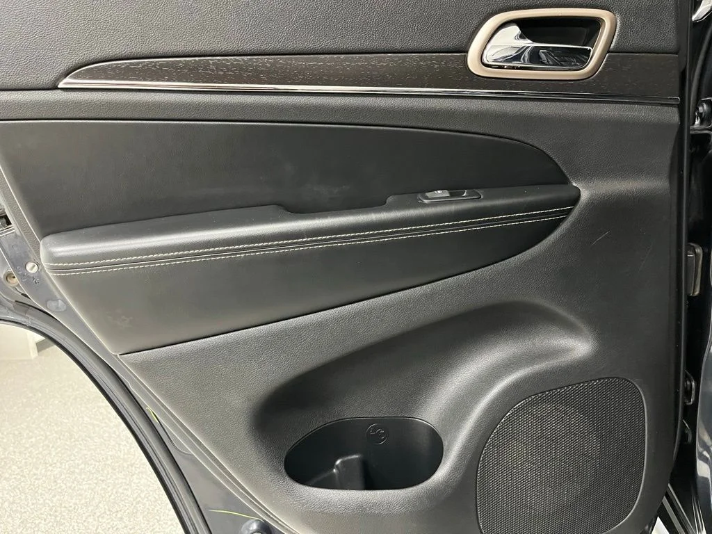 Used 2016 Gray Jeep Limited image 43