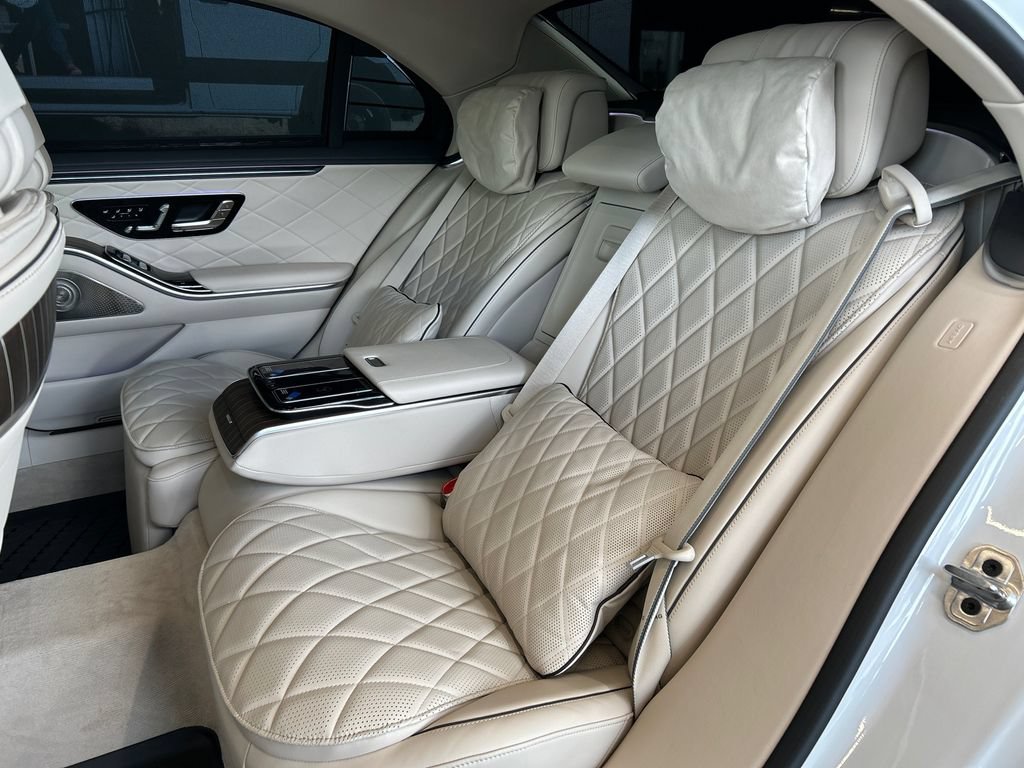 New 2027 MANUFAKTUR Moonlight White Metallic Mercedes-Benz S 580 image 46