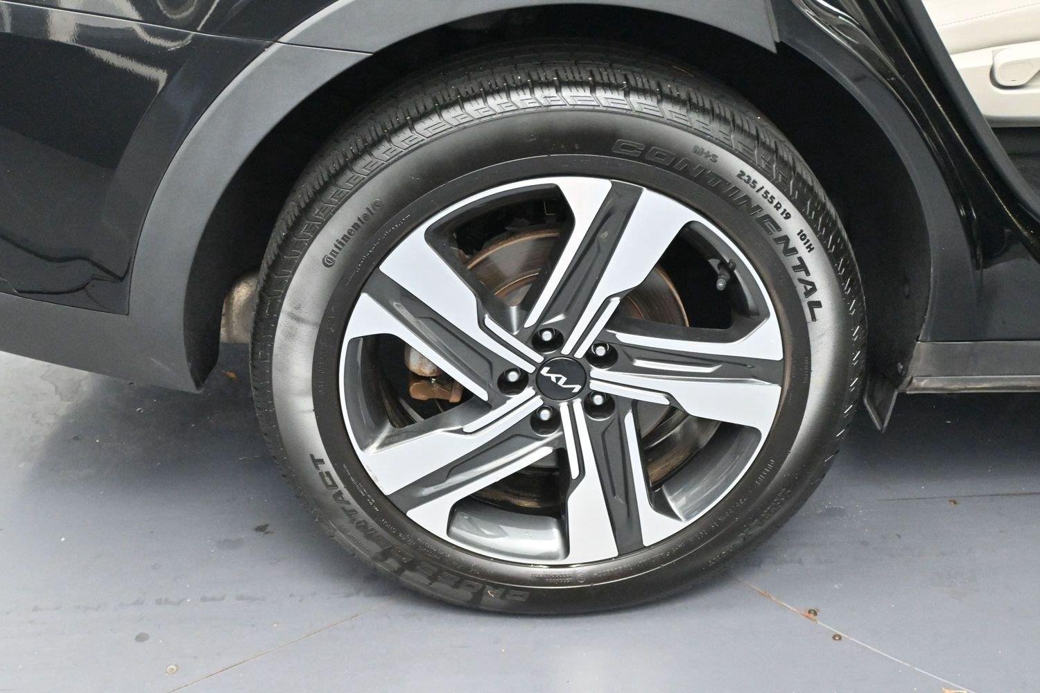 Used 2023 Black Kia SX Prestige image 41