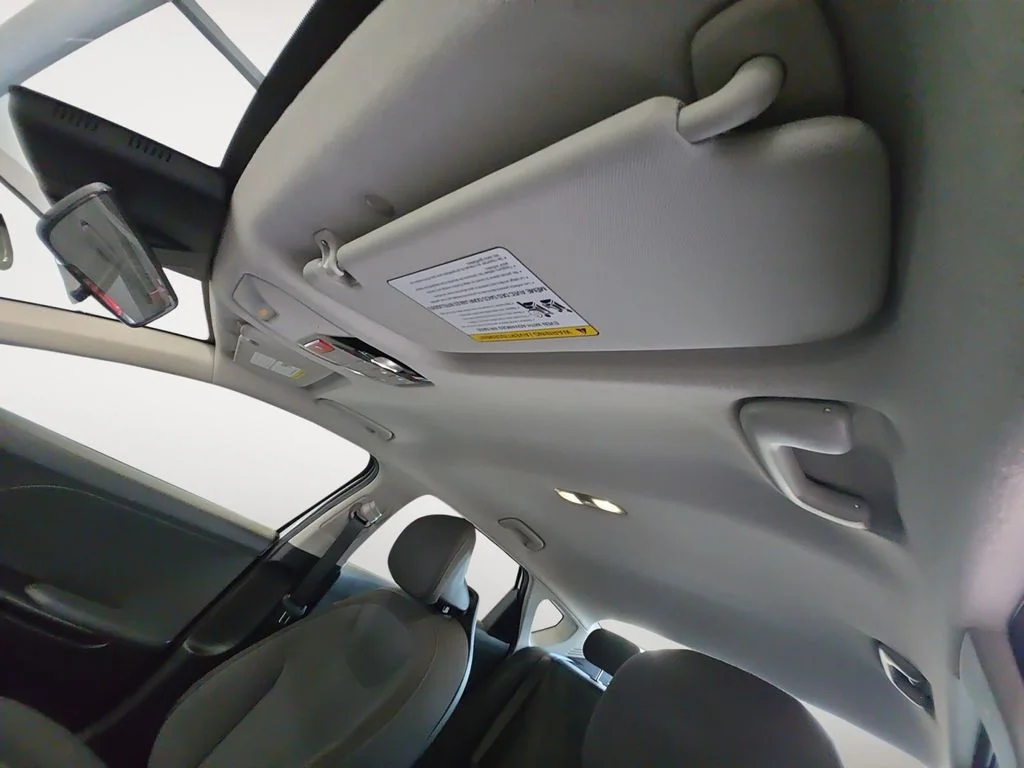 Used 2025 White Kia LXS image 12