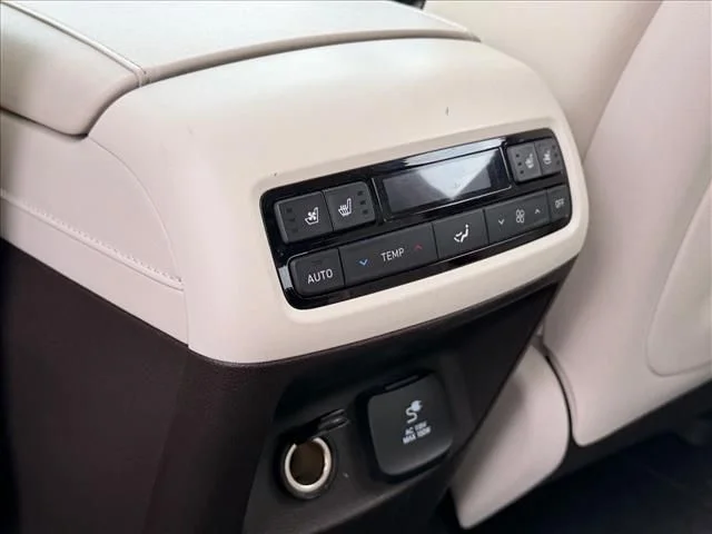 Used 2020 Black Hyundai Limited image 11