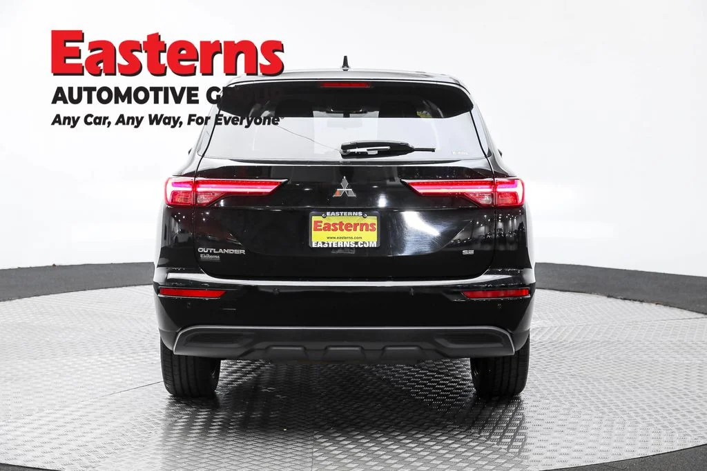 Used 2023 Black Mitsubishi SE image 6