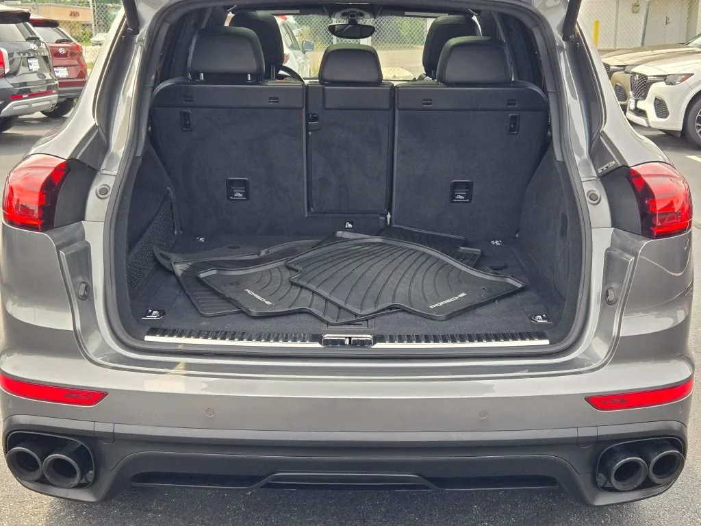Used 2017  Porsche S image 15